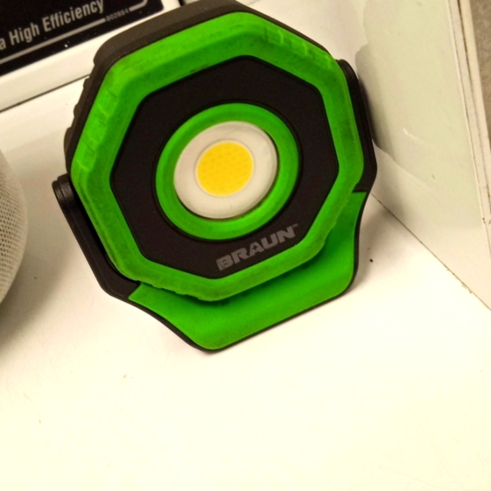 Rechargeable flashlight